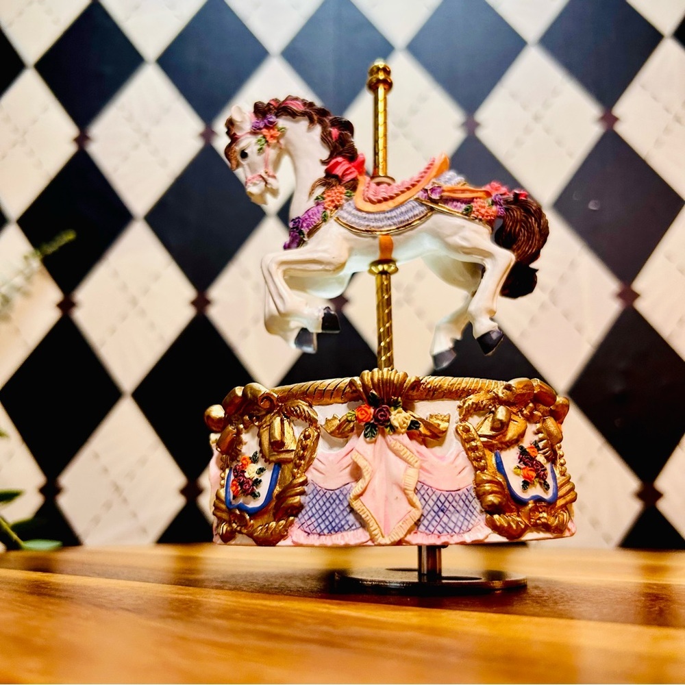 Vintage Rotating Musical Carousel Horse Figurine with Floral‎ Accents